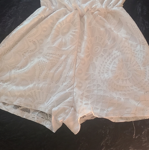 White romper - Picture 2 of 4